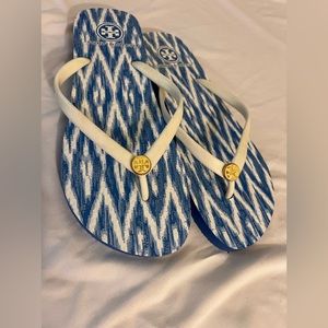 Tory Burch, Authentic thin flip flop with gold tone logo